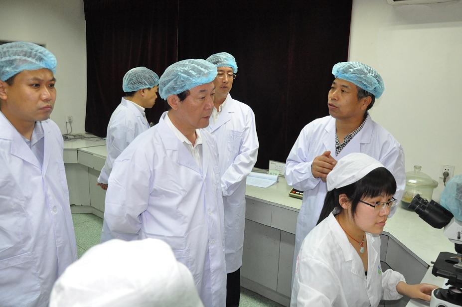 河北省科學技術(shù)廳黨組副書記、副廳長連小勇來藥都制藥集團調(diào)研
